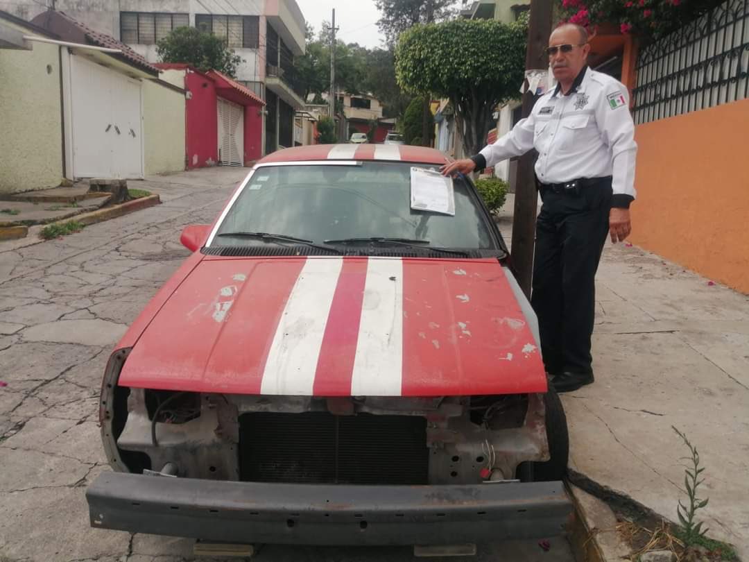 zonaceroedomex's tweet photo. #ZCN | La policía de #Izcalli llevará a cabo el retiro de vehículos en condiciones de abandono, por lo que si en cuatro días no han sido removidos procederán a llevárselos con el uso de grúas. Con estas acciones se busca generar ambientes más seguros y con mejor imagen urbana. https://t.co/x7mjjRfWWs
