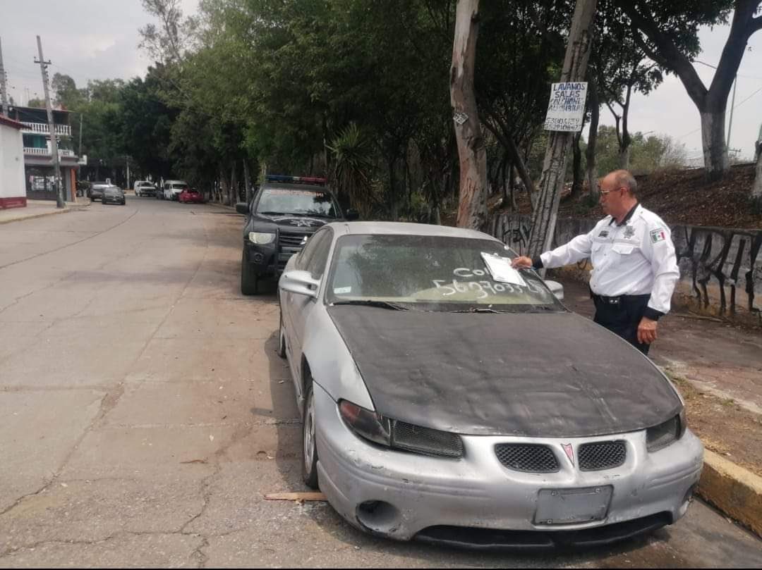 #ZCN | La policía de #Izcalli llevará a cabo el retiro de vehículos en condiciones de abandono, por lo que si en cuatro días no han sido removidos procederán a llevárselos con el uso de grúas. Con estas acciones se busca generar ambientes más seguros y con mejor imagen urbana.