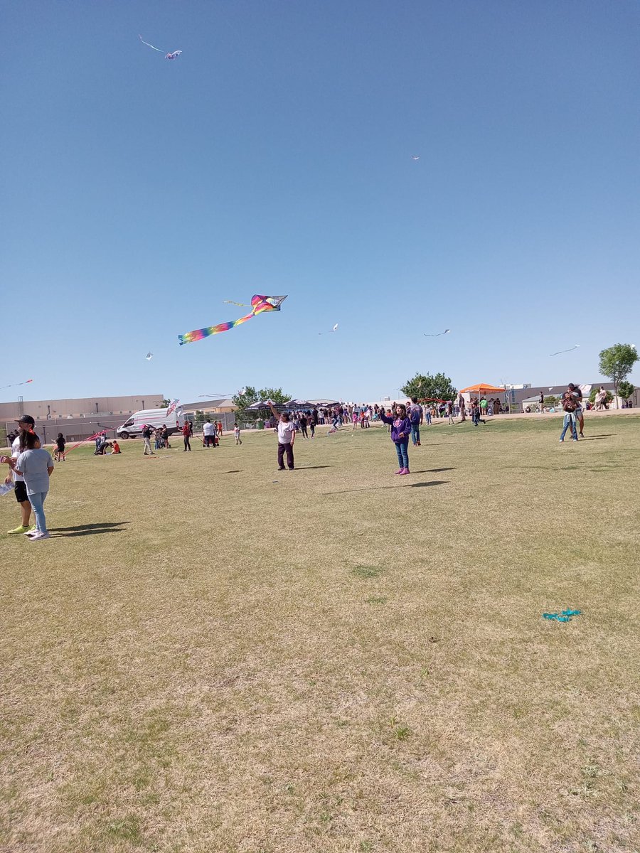 🧡💜🧡💜The weather was perfect for a Kite Day at MRE!!!! 🧡💜🧡💜