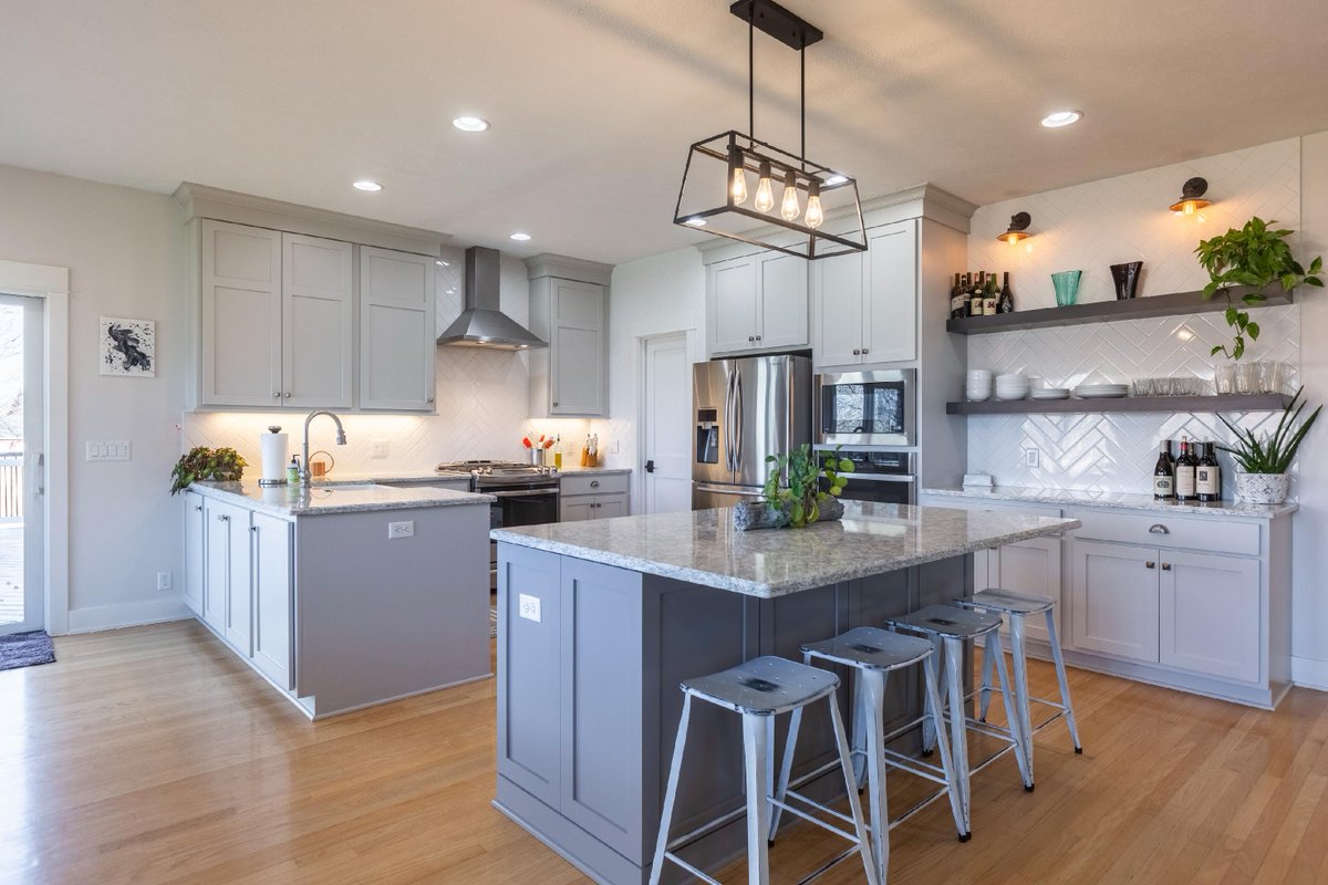 💡 Light up your life by highlighting gorgeous fixtures! From modern chandeliers to industrial pendants, these homes have it all. 

As an Omaha real estate photographer, Tim Perry Photography portrays your spaces in the very best light!

#LightingGoals #BrightIdeas #HomeDecor ...