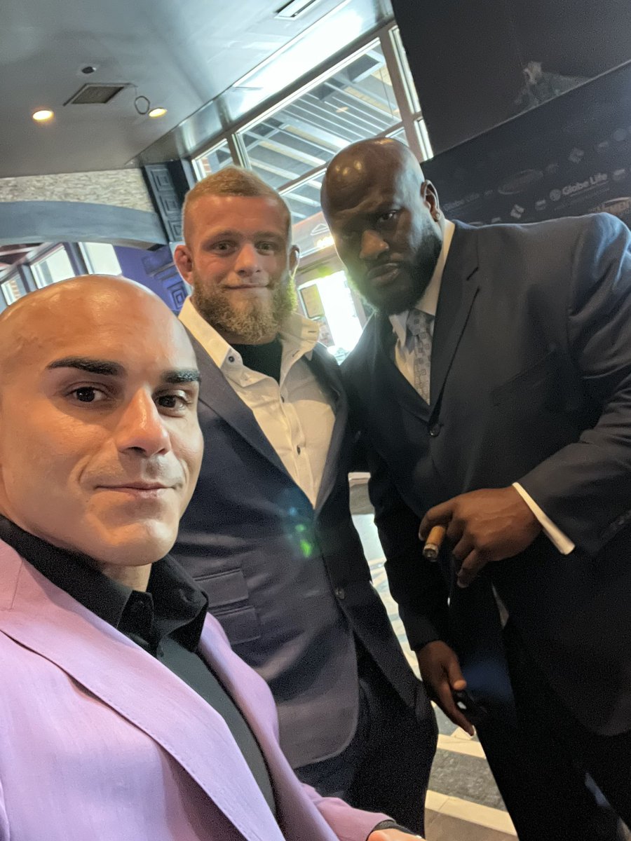 32CGamble's tweet photo. One of greatest people that you will ever meet @SimonArias_ 

Yes me &amp; Simon are still Browns fans😂

Amazing to watch your leadership in the @steelcityimpact Non Profit Organization. I’m excited to watch &amp; help this great organization grow even more in 2024. https://t.co/9p8wpi3ul5