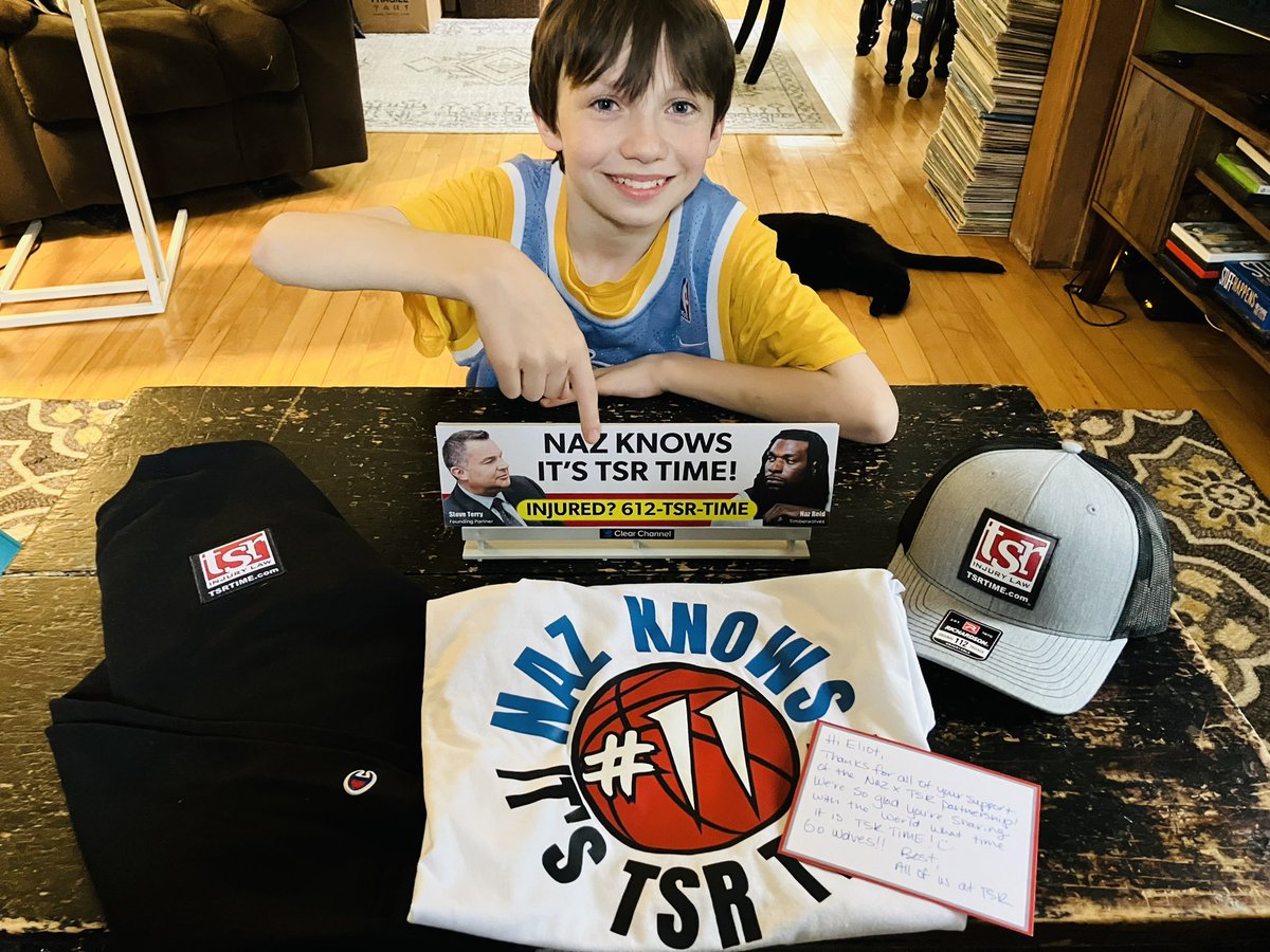 Eliot got a package HAND DELIVERED by Jenny from TSR today with a note, a super cool Naz Reid shirt and, of course, a tiny billboard (hilarrrrious)! This whole thing has been so much fun, guys. Eliot is beaming! 🤩 #nazreid #gowolves #tsrtime