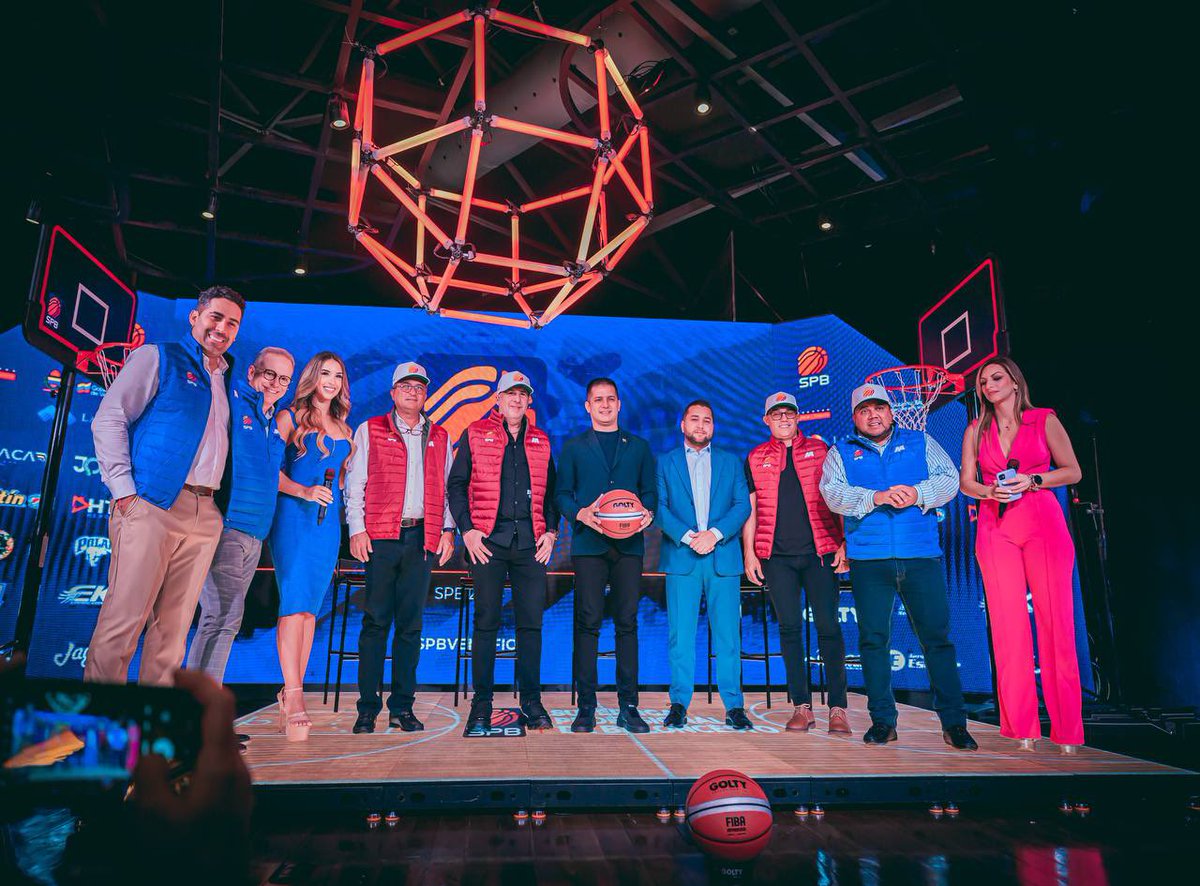 🇻🇪 Hanthony Coello, presidente de la FVB, presente en la conferencia inaugural de la SPB 2024. 

🏀 Reconocemos el gran gesto de dedicar esta temporada a la memoria de Garly Sojo.