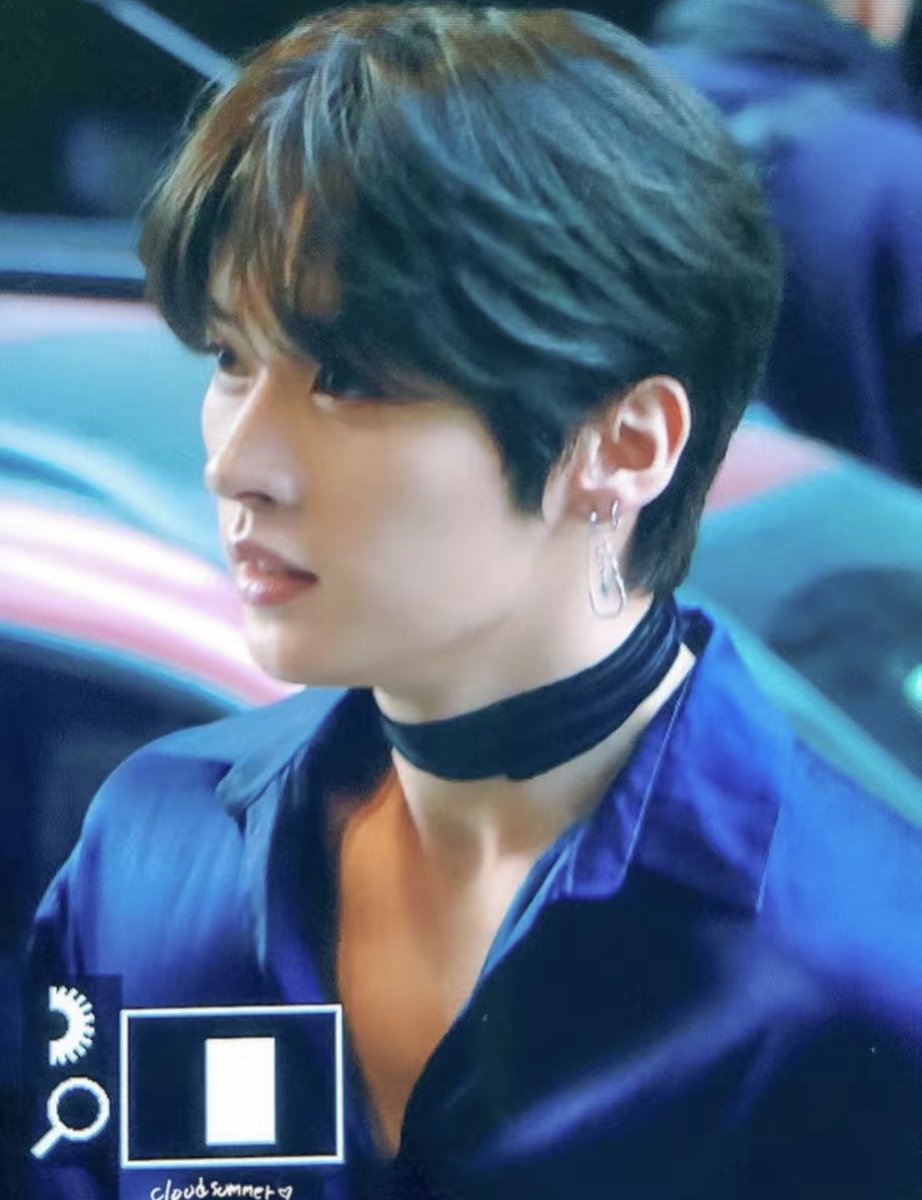i need leeknow to be in more silk shirts and chokers pls and thank you
