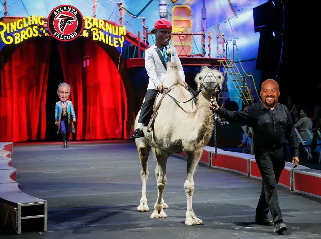 Pbird02's tweet image. Current @AtlantaFalcons draft room right now. #NFLDraft