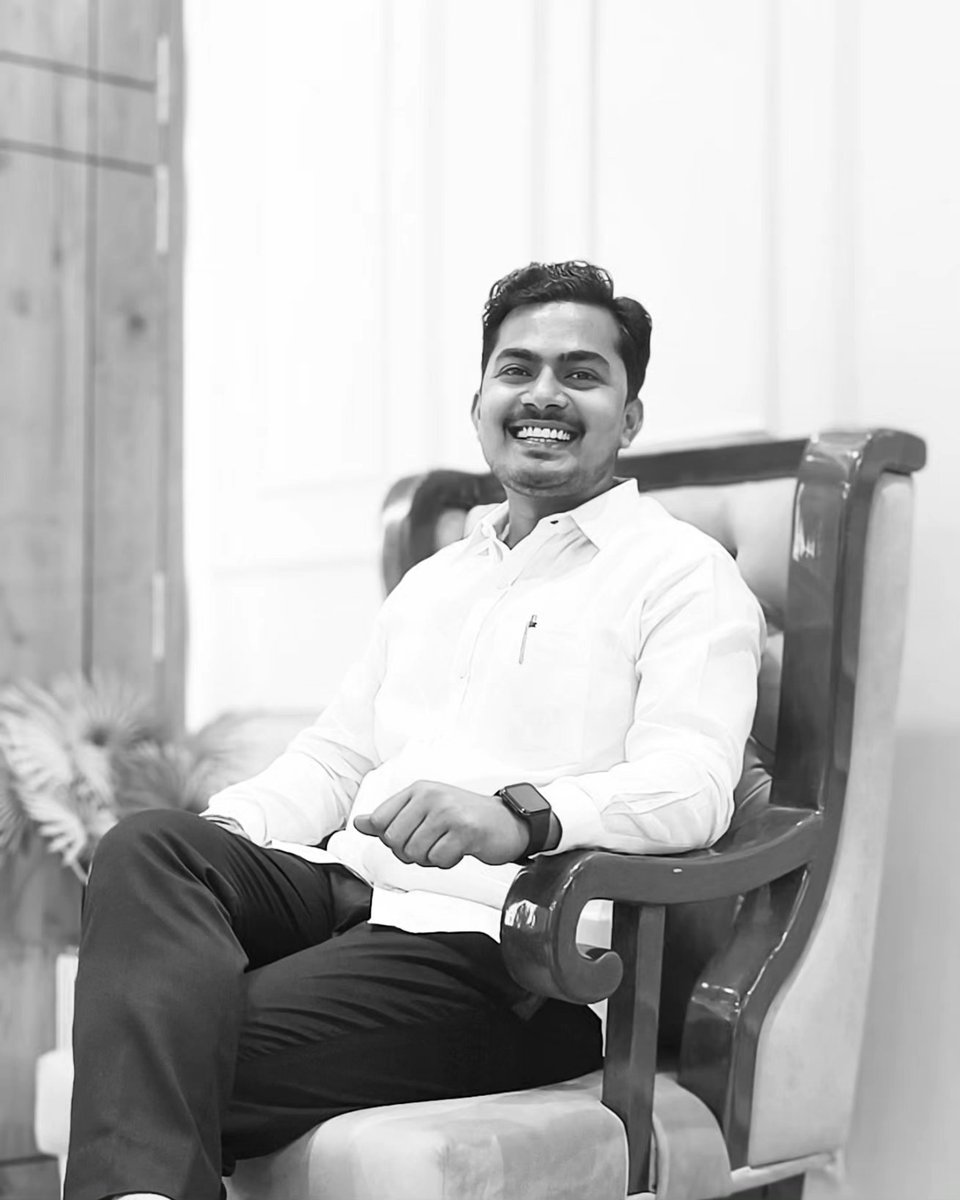 JANTA4jitendra's tweet photo. ध्येय यात्रा :- जीवन के मूल्यों पर जब हमारा घमंड हावी होता है , भावनाए मन की मिट जाती और अंदर एक नया जीव नरभक्षी भावी होता है- #JitendraSavita 🌸🧿

#smile #positivethoughts #quoteoftheday #motivation #positivevibes #struggle #jitendrapradhan #jitendrapradhan #janta4jitendra https://t.co/IG4y2s2paj