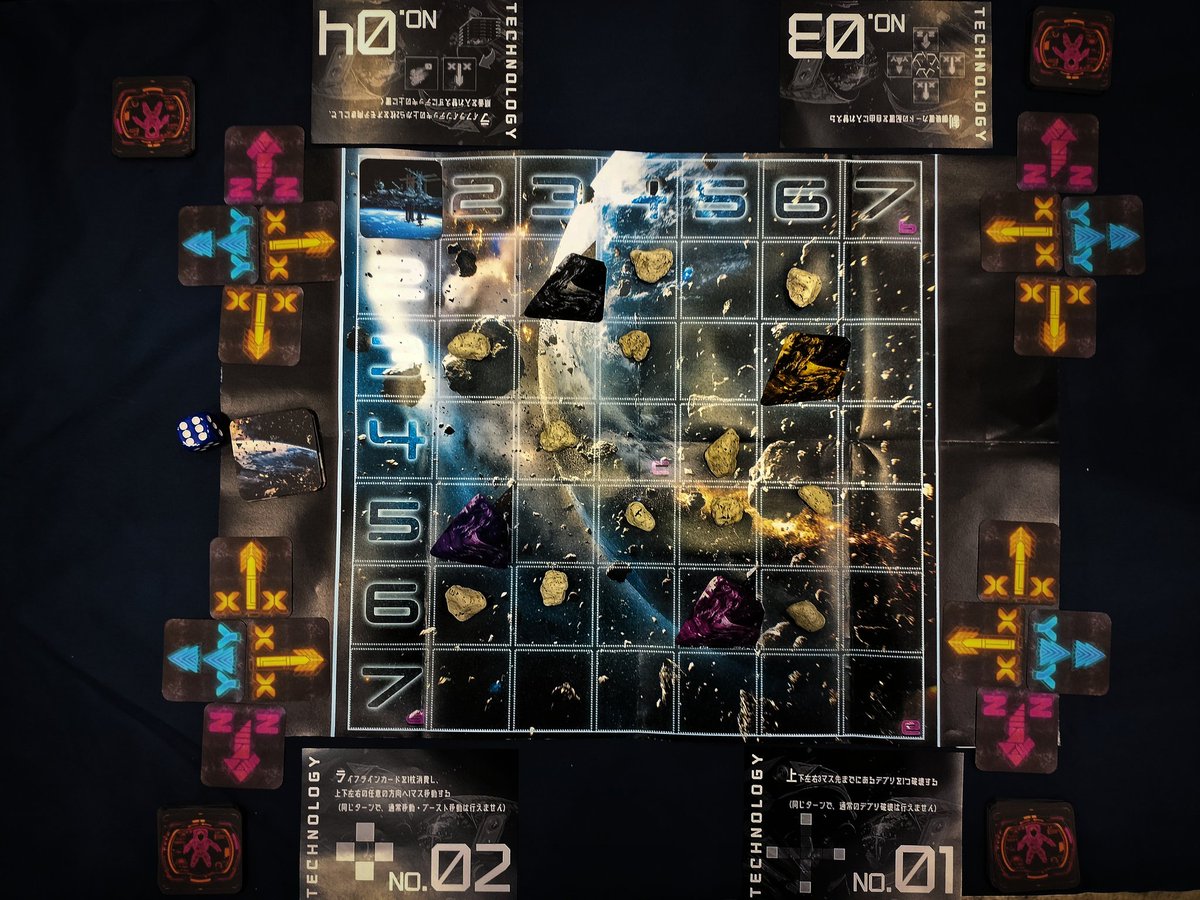 BlueguildV's tweet photo. 宇宙に放り出された宇宙飛行士たちが協力して帰還を目指すボードゲーム！#LASTAIR ！

開場30分前に初めて全容が見れました。間に合ってよかったです。

デブリ群がいいかんじ！ https://t.co/ibP4WlS2Ie