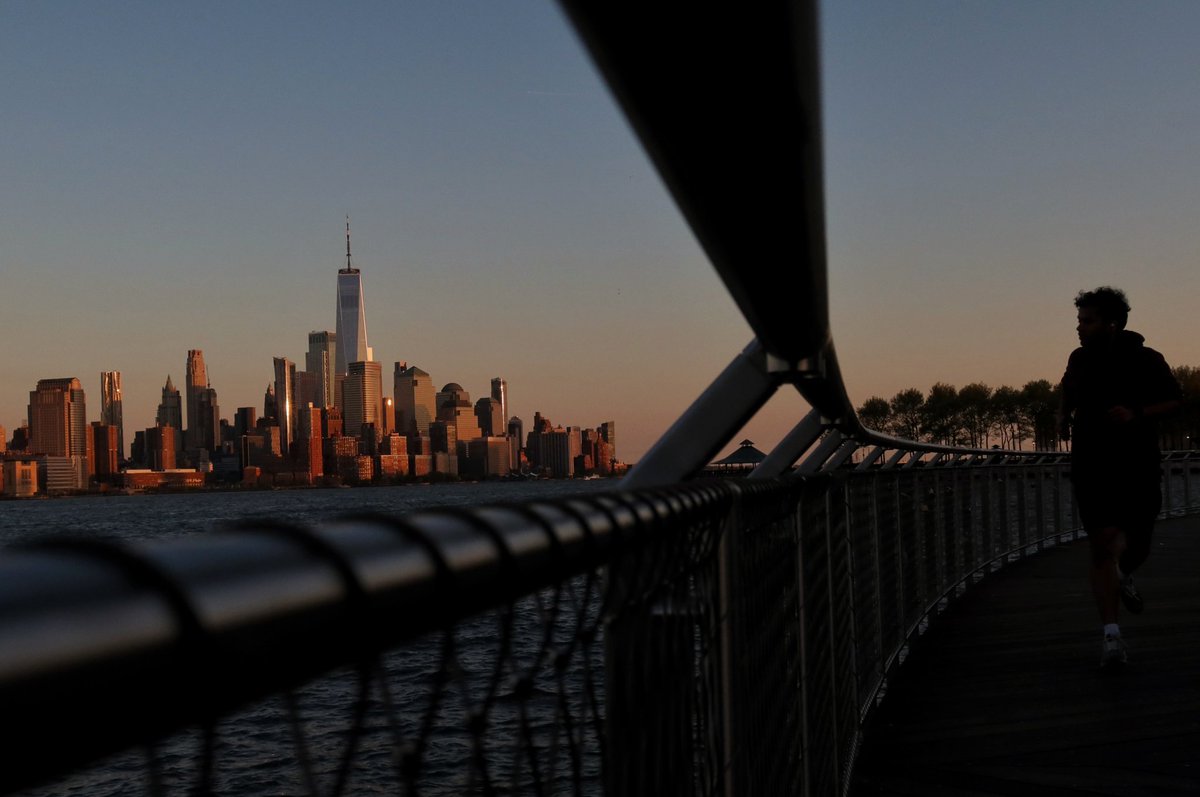 Friday sunset in New York City #nyc #newyork #NewYorkCity #sunset @empirestatebldg