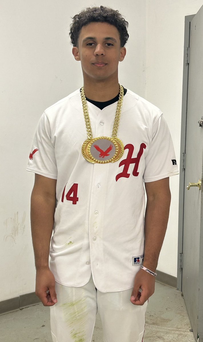 BecomeABanner's tweet photo. Hawks win a wild one 11-8 over Groton Dunstable to go to 5-4

Player of the Game: Caelen O’Brien - H, R, RBI, big sac bunt late in the game and a diving catch in CF

Anthony Moura: 2H, 4R
Braeden Murphy: go ahead RBI on a squeeze bunt 
David Rosengard: W in relief

#PlayLikeAHawk https://t.co/lIZteF8PdD