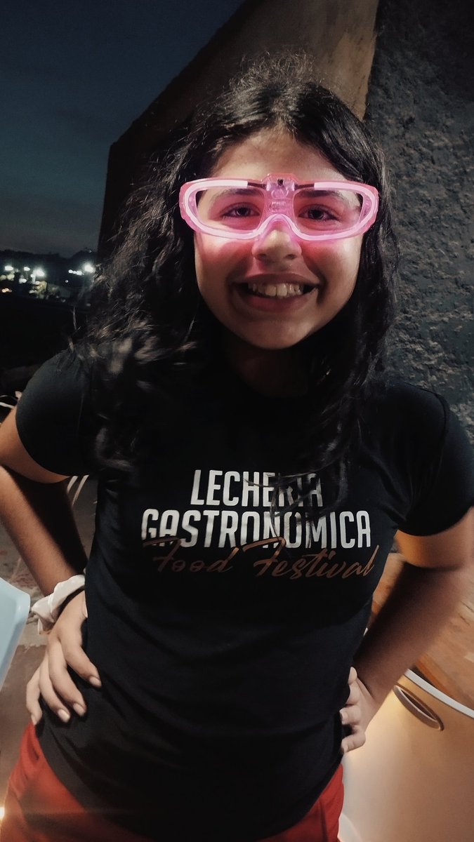 Solo vine a decirles que:
1) Mi hija es hermosa 😍
2) Mañana mi hija celebra su 2do día mundial de la danza y se presentará en la Plaza El Parque de Lechería con su academia y otras 15 escuelas.

Ella lo sabe, pero yo quiero que el mundo sepa que estoy muy orgulloso de ella 😍