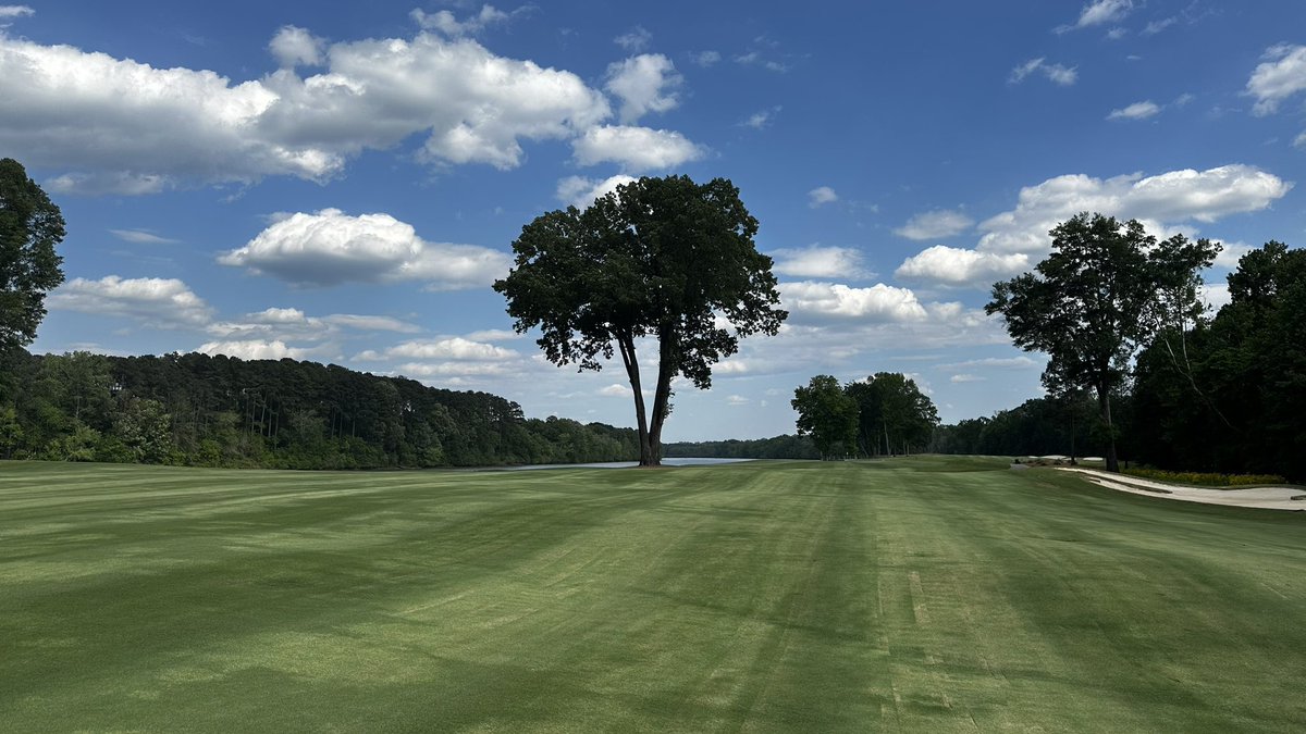 This hole is simply amazing. #island