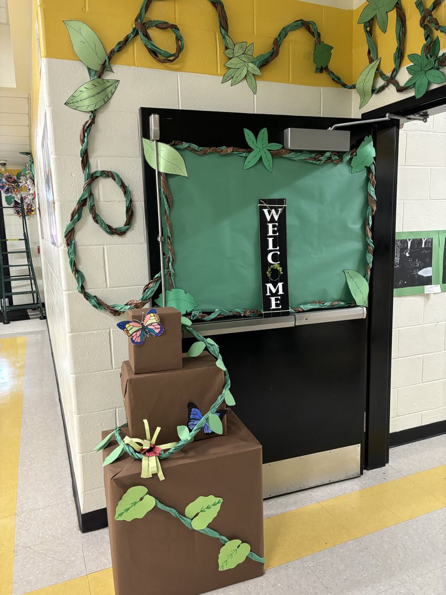 It was a packed house at City View Elementary’s Wild About Art & Science Night. The families loved the rainforest theme & I loved seeing everyone excited to explore the activities. ⁦@CityViewES⁩ ⁦@CCSDTitleONE⁩ #FamilyNight