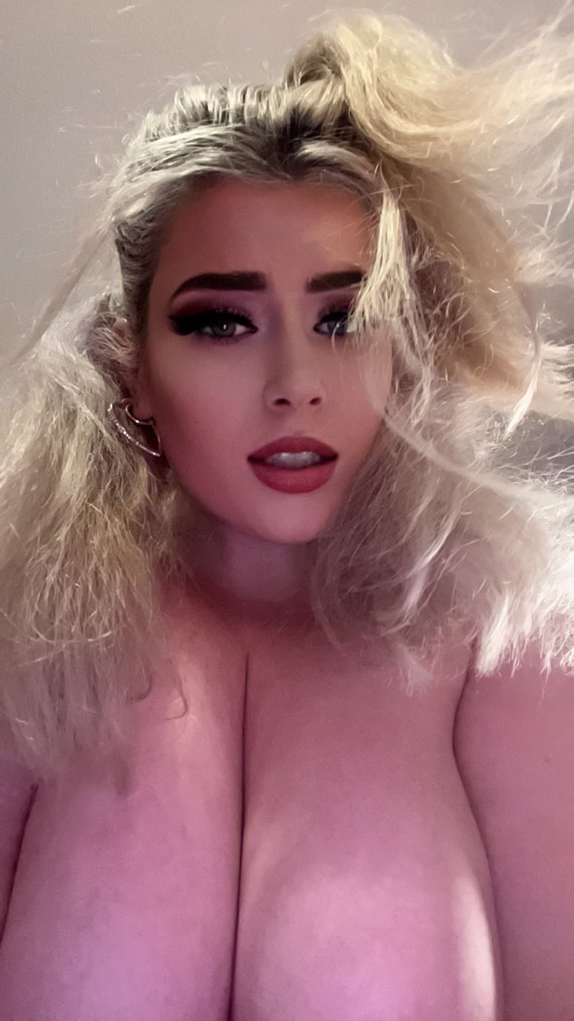 Amelia Skye 👑 $3 Sale on X: Goodnight 🌌 I wanna stay in and masturbate  to porn all weekend 😌 DM me vid suggestions or good twitter porn 😏  goonette gooner porn 