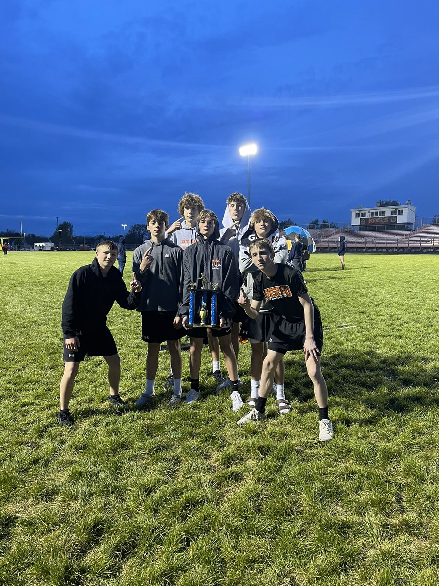 It was a long meet but the boys pulled out the win for the Elmwood Invitational Trophy. Lots of PR’s, a school record in the 4x800, a near school record in the 4x100, and a gutsy last minute fill in to take the win in the 4x400.