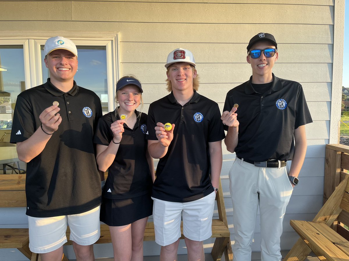 Congrats to Jett and Nick for placing 1st at the Hillsboro JV scramble! Curtis and Claire placed 4th! Way to go!