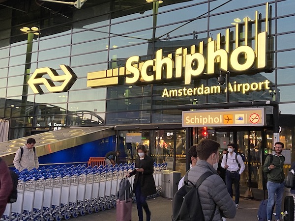 #Schiphol #Amsterdam #FightsDelays with #HighSpeed #Scanners #ttot TravelGumbo NEWS By Travelers, for Travelers travelgumbo.com/blog/schiphol-…