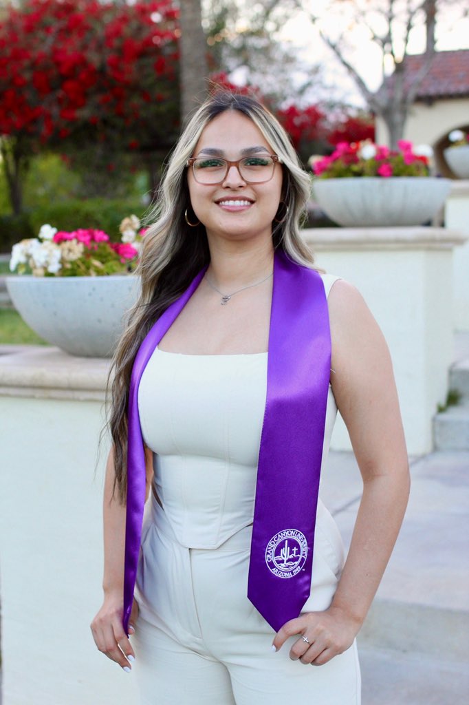 xoxofaithh's tweet photo. CONGRATULATIONS KRISTEN WE ARE SO PROUD OF YOU!! 🥹🥳💜🤍
#gcu2024 #gcugrad #GCU https://t.co/JQPqAJgiV0