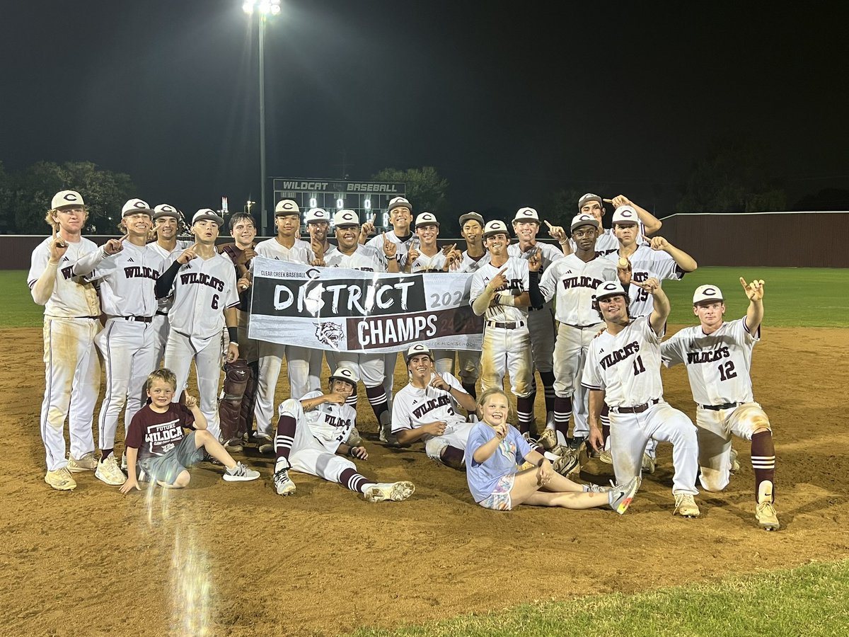 They did it!!! It took everything and more!!! But they are the outright DISTRICT CHAMPS!! @creekwildcatbb