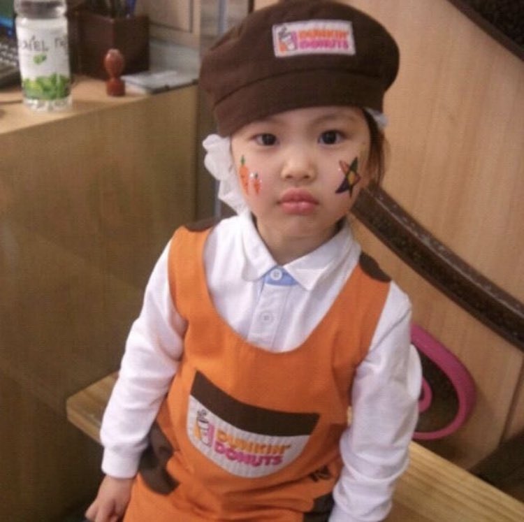 안녕? 난 혜인이야~..
오늘은 내가 비눗방울을 만드는 법을 아르켜줄게
어?! 너 정말 잘한다
한 번 더 해볼래? 
우와아앙
넌 역시 짱이야
나랑 친구할래?