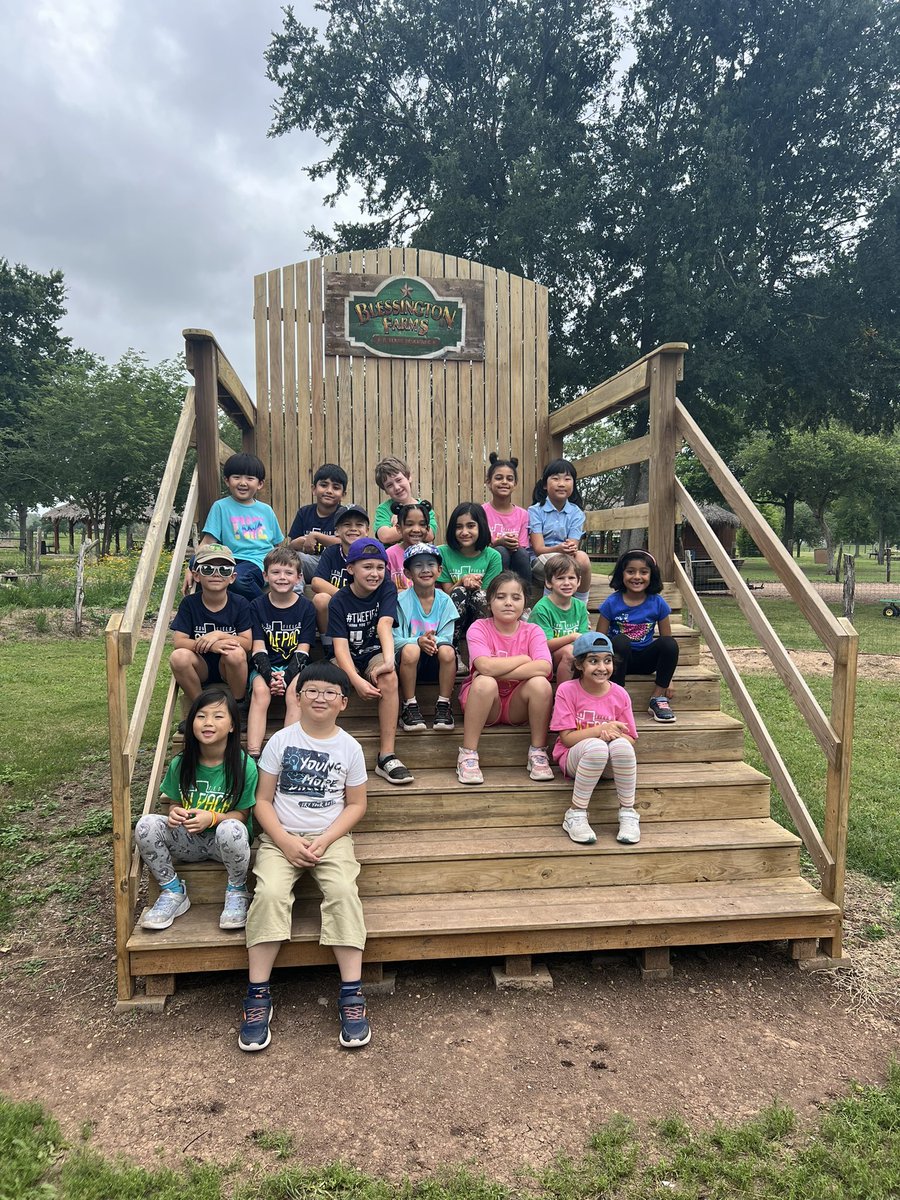 heymrstraugott's tweet photo. Field Trip fun! Thanks @blessingtonfarm for having us! #katyisd #twehowl #firstgrade #fieldtrip https://t.co/hOvsY85ZbF