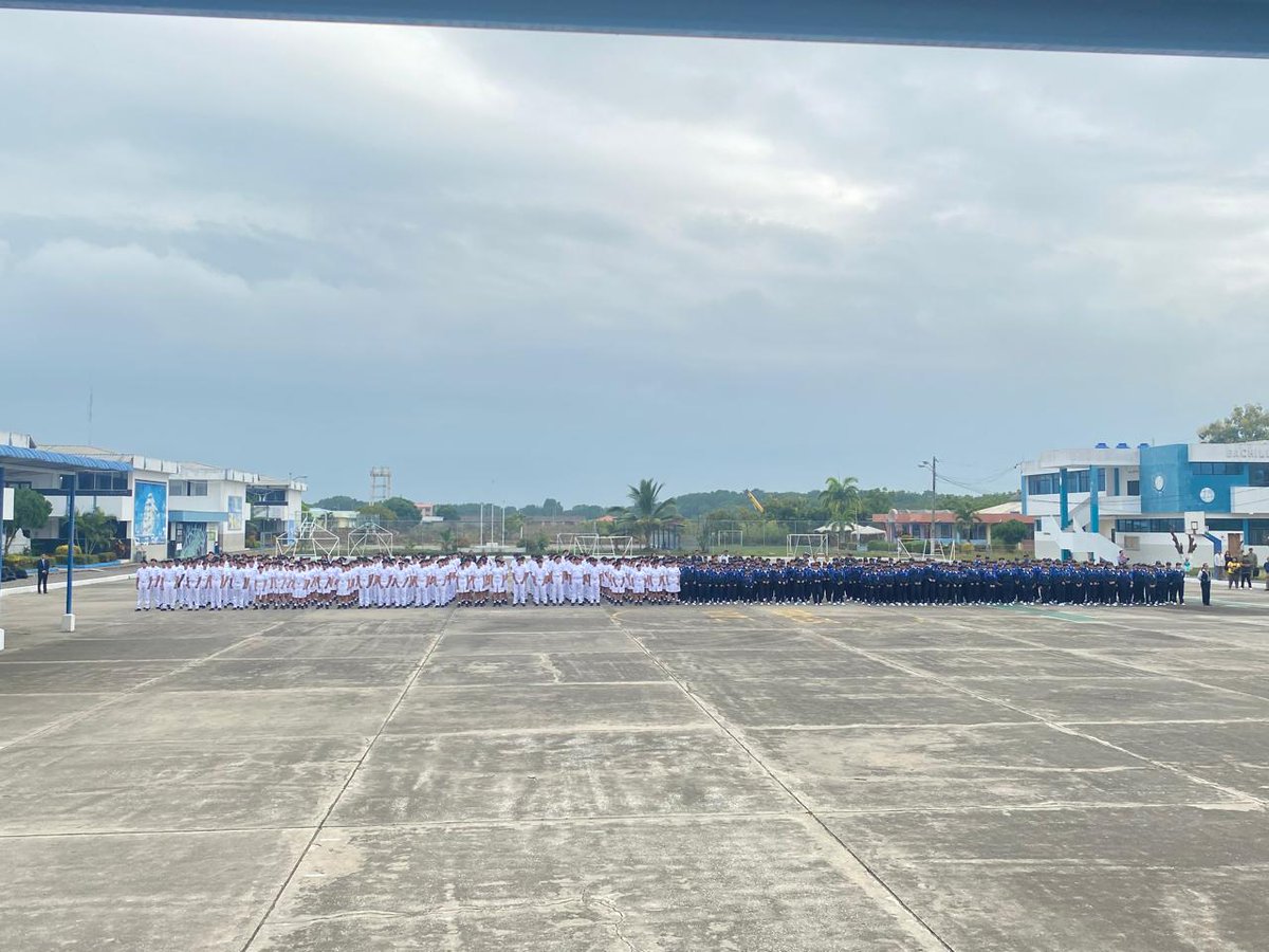 #ElOro | La #ArmadaEcuatoriana realizó la ceremonia de inicio del periodo escolar 2024-2025 para los cadetes de #Bachillerato y Básica Superior del Liceo Naval Jambelí 'ALFG Víctor Naranjo Fiallo', con la finalidad de #fortalecer los valores institucionales en la sociedad. #FFAA