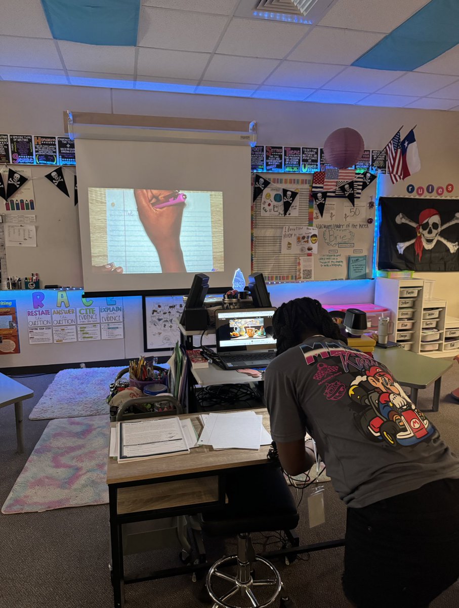 megan_pehl's tweet image. I had the best co-teacher today! She helped with all of the day to day tasks, helped monitor at our Synergy Rally and even helped to lead a writing activity! 💜 #LeadReed #5thGrade #flearning #teacherlife