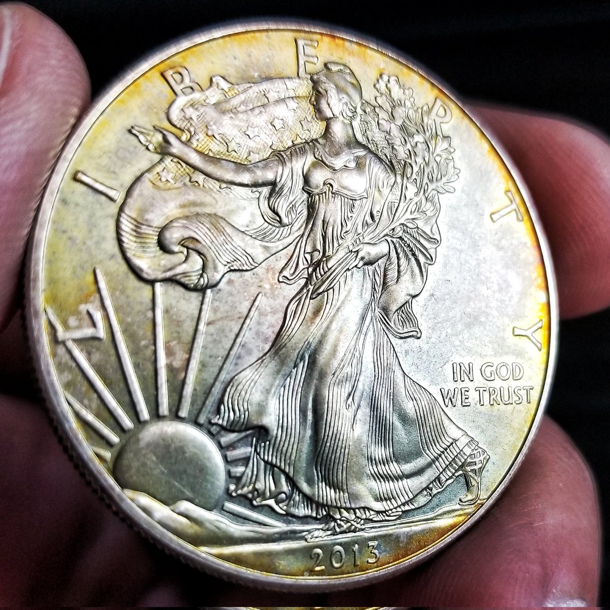 A nice bit of toning coming onto my desk piece 😎 #SilverSqueeze #AmericanSilverEagle #Libertad #preciousmetals #Bullion #EndTheFed #Silver #Gold