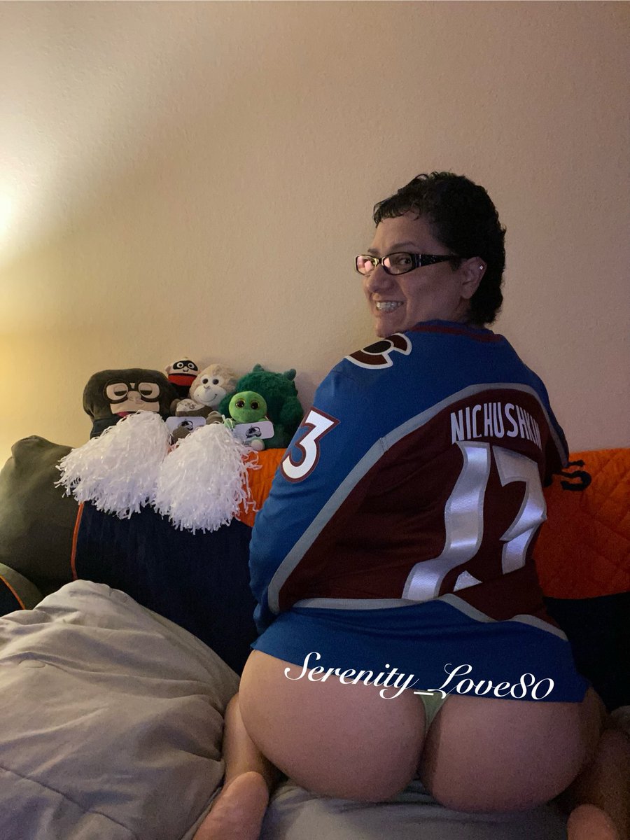 It’s GAME time!! Let’s TAKE advantage of HOME ice!! Got the BOYS on TV and TUNED in with the BEST @ConorMcGahey for the CALL. #GoAvsGo BEAT the #GoJetsGo #AvsTwitterPsychic MACK #HockeyPlayoffs #StanleyCupPlayoffs #HockeyIsForEveryOne #GirlsLikeHockey #GirlsLikeSports #ALLIN