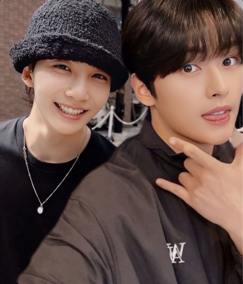 ⠀⠀⠀⠀⠀⠀⠀⠀⠀
⠀⠀⠀⠀⠀⠀⠀⠀  𝐦'ч l𝗼vɘ ıs 𝗺ı𝗻e,
⠀⠀⠀⠀⠀⠀⠀⠀αll m͟ı𝗻𝗲. ⎯⎯ ❛ 者.

⠀⠀⠀⠀⠀⠀⠀⠀⠀