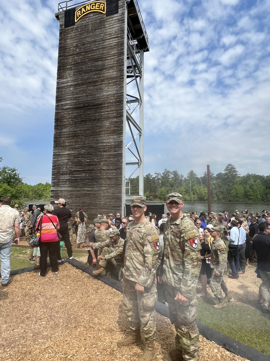 70thRCO's tweet image. ALLONS! More excellence as LT Bechtold and LT Martell (HHT, 1/11) successfully completed Ranger School. Congratulations to them both - THE FINEST IN THE LAND! BLACKHORSE! @11ArmoredCavReg @NTC_UPDATE @CSM_Shaiko