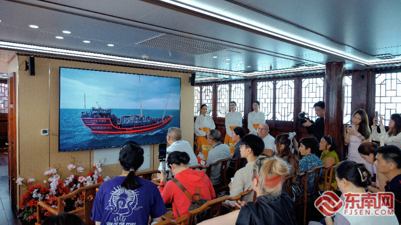 In recent days, the world's largest replica of an ancient Fujian ship, the 'Funing,' docked at the ONE°15 Marina in Sentosa Cove and made its debut at the Singapore Yacht Festival, showcasing Chinese traditional 'Fujian ship' culture. The 'Fujian ship' represents the pinnacle of…