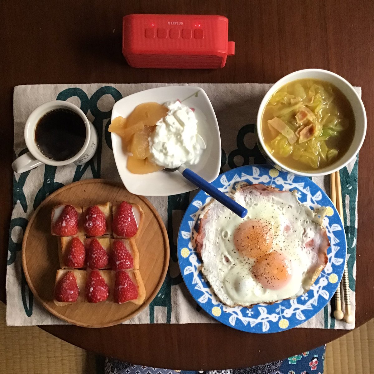 土曜日です。ちょっとどんよりな天気です。ピーターバラカンのラヂオはオールマンブラザーズバンドのギターのディキーベッツの追悼でした。一枚持ってるだけで詳しくないけどジャムバンド的で聞き応えありました。ゴンチチはもっとの音楽でした。どちらかというとmoreで日本語のもっとも聴きたったな。