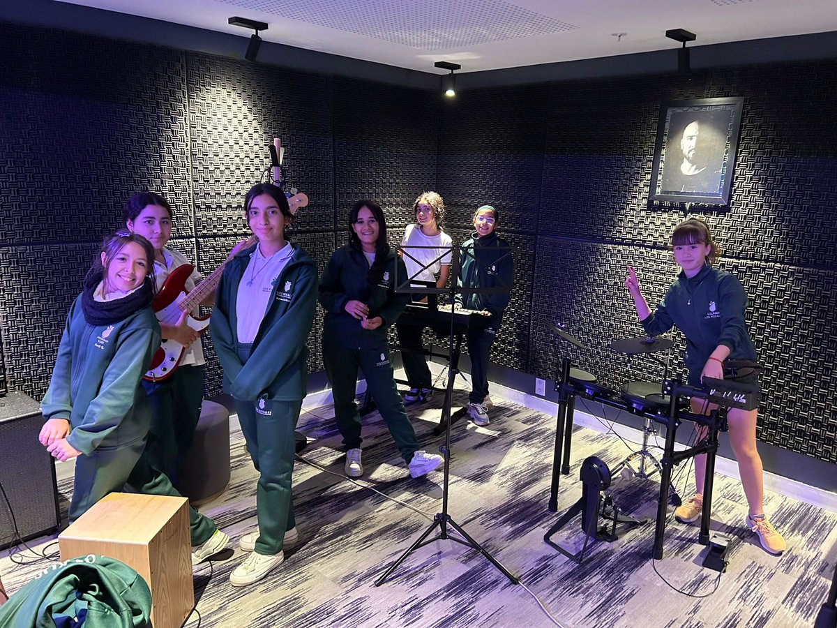 Las estudiantes de 7º y 8º  visitaron <a href="/Globant/">Globant</a>, participaron de una charla y recorrieron las instalaciones. Esta experiencia buscó inspirar a las chicas  a considerar carreras en tecnología. ¡Gracias  <a href="/Globant/">Globant</a> por recibirnos!