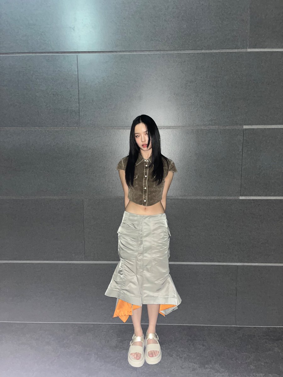 NewJeans_ADOR's tweet photo. 🕹️
 
#광고 @UGG #UGG #GOLDENGLOW 
#NewJeans #뉴진스 #HANNI #하니 https://t.co/evPG2Q83u2
