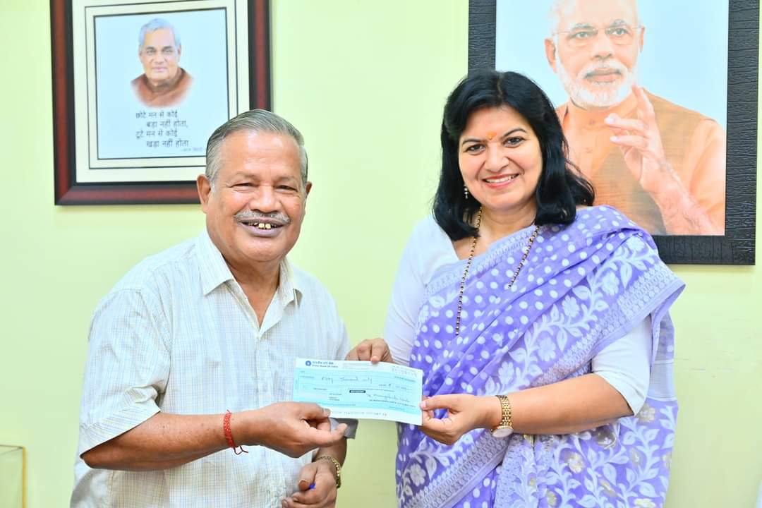 A Senior Citizen of Bhubaneswar walked into my office yesterday and handed over a cheque of Rs 50000 as his contribution towards my election expenses. I was Speechless ! JANTA is , indeed, fighting Election on my behalf. My Gratitude! I am humbled.🙏