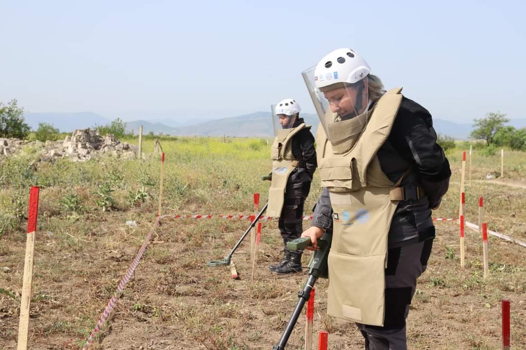 A meeting of the Working Group on mine clearance and unexploded ordnance was held in #Aghdam

Watch: youtube.com/watch?v=bEI-fW…

#ANAMA #MineAction #MineAwareness #LandmineSafety #Karabakh #Azerbaijan