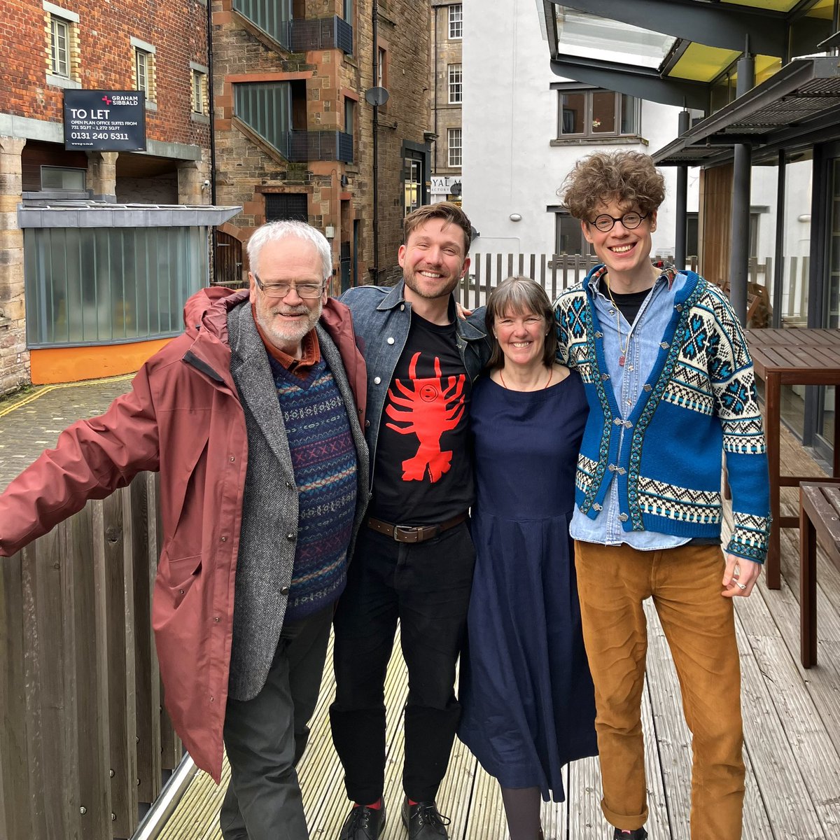 I was super chuffed to appear on the Lantern Podcast wi hosts @KathleenJamie & @Historic_Ally, & fellow guest Andrew Greig—recorded at Scottish Poetry Library. We talk male friendship, poems are read & soppy tributes paid. It’s live / ‘mon on in 💜💚. 📻 podcasts.apple.com/gb/podcast/lan…