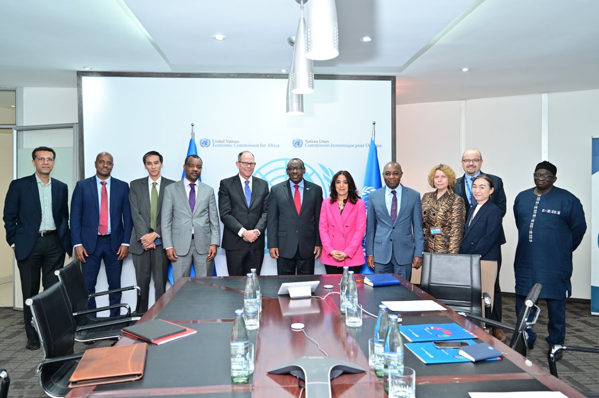 Productive discussion between @gatesfoundation CEO Marc Suzman & @ClaverGatete @ECA_OFFICIAL ES. Commended @gatesfoundation impactful work on #GFI reforms.Keen to partner in agric value chains, digital/AI tech, Pharma Initiative Pooled Procurement & support #G20 membership of AU.