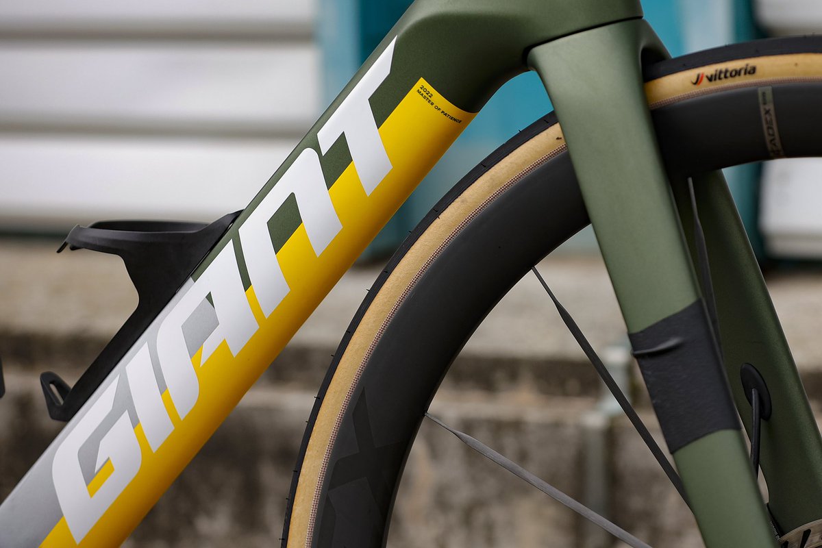 GreenEDGE Cycling (@greenedgeteam) on Twitter photo 𝙃𝙖𝙥𝙥𝙮 𝙋𝙡𝙖𝙥𝙥𝙮 💚💛
New bikes day for <a href="/LucasPlapp/">Lucas Plapp</a>! 🇦🇺
Take a closer look at the Aussie champs custom painted <a href="/ridegiantbikes/">Giant Bicycles</a> TCR and Propel! 🎨
Which one is your favourite? 🤩
📸 <a href="/SprintCycling/">SprintCycling</a> 𝙃𝙖𝙥𝙥𝙮 𝙋𝙡𝙖𝙥𝙥𝙮 💚💛
New bikes day for <a href="/LucasPlapp/">Lucas Plapp</a>! 🇦🇺
Take a closer look at the Aussie champs custom painted <a href="/ridegiantbikes/">Giant Bicycles</a> TCR and Propel! 🎨
Which one is your favourite? 🤩
📸 <a href="/SprintCycling/">SprintCycling</a>