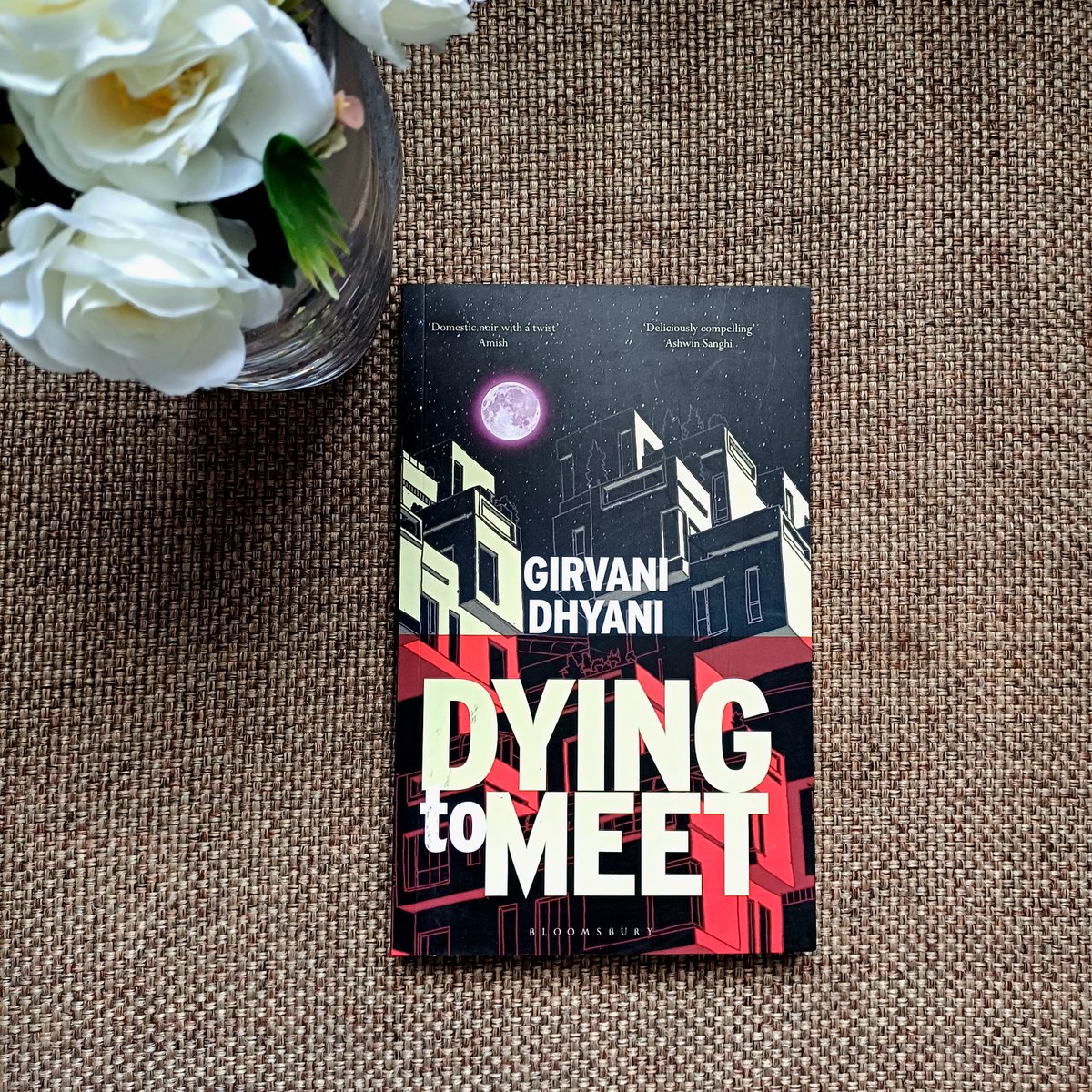 🔍 Dive into a weekend reunion turned deadly in #DyingToMeet. When old friends reunite, buried secrets resurface and tensions escalate. But when tragedy strikes, Maya finds herself caught in a chilling mystery. Can she uncover the truth before it's too late? 💀 📚