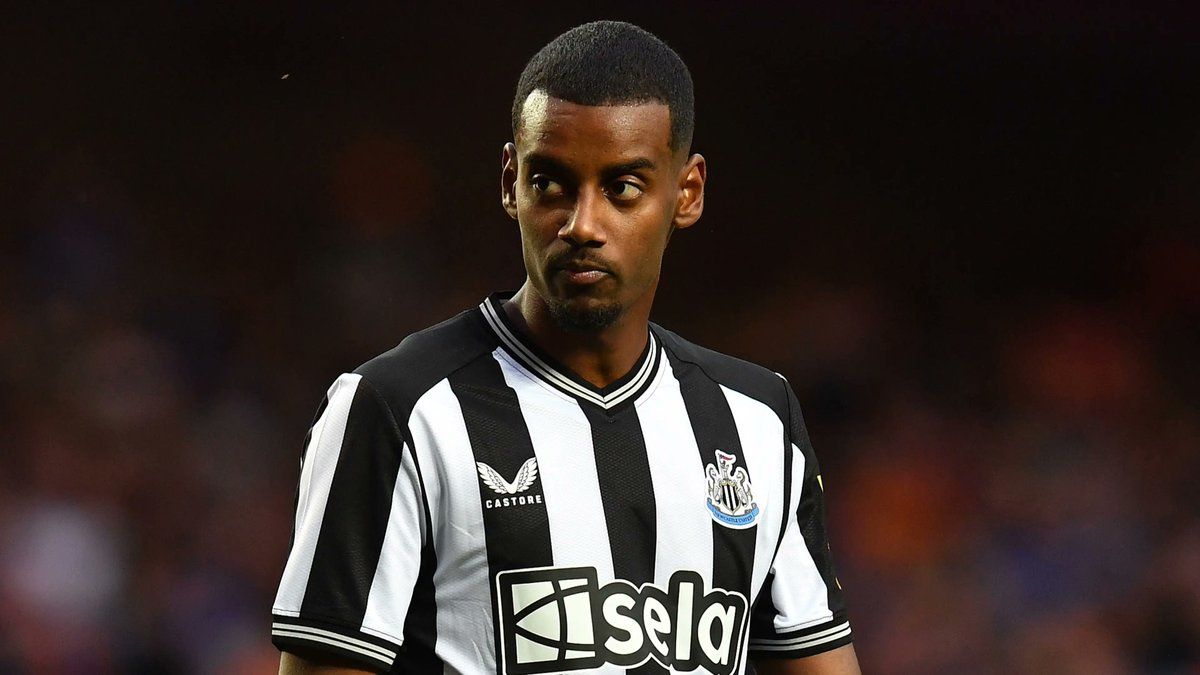 🚨 Newcastle United striker Alexander Isak will be hit with a 20% pay cut if he remains at the club next season. (Source: GiveMeSport)