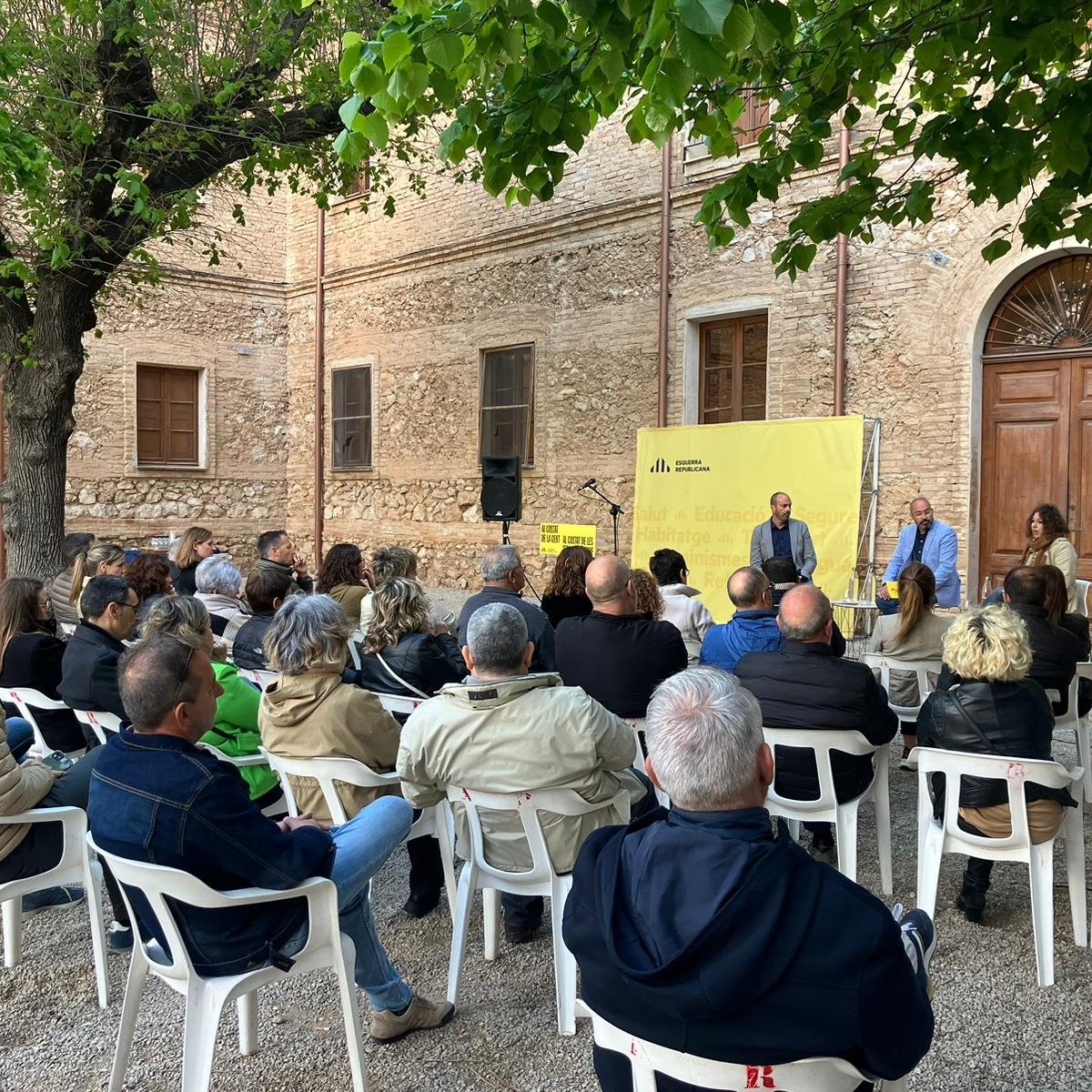 Ahir vam parlar d'Igualtat i Diversitat acompanyat d'@asalvadof, @Normapujol i la companya @LauraVilagra. Som el partit que ha fet possible la conselleria d'@igualtatcat perquè som aquells que estem #alCostatdelaGent.💜 #GuanyenlesTerresdelEbre, #GuanyaCatalunya