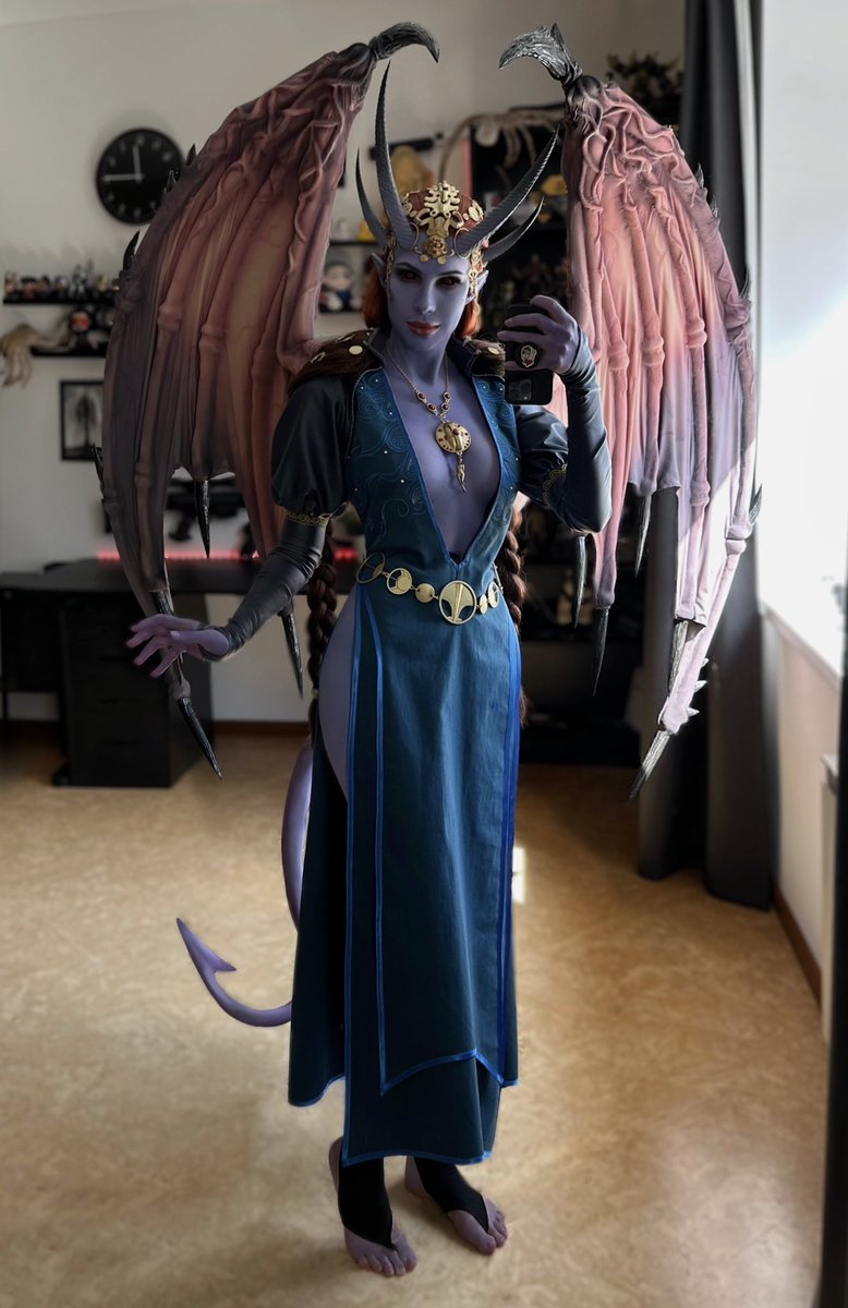 “Don't forget. Our pact still stands. Ta-ta!” And Mizora's demonic form is also ready! To be honest, this makeup was quite difficult. The main task was not to get the dress dirty hahah #Mizora #MizoraCosplay #BaldursGate3 #BaldursGate3Cosplay #Cosplay