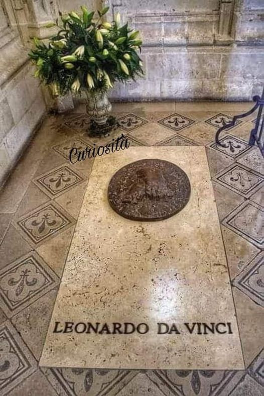 La tomba di Leonardo da Vinci.
Il genio rinascimentale riposa nella Cappella di Saint Hubert, Amboise, Francia
