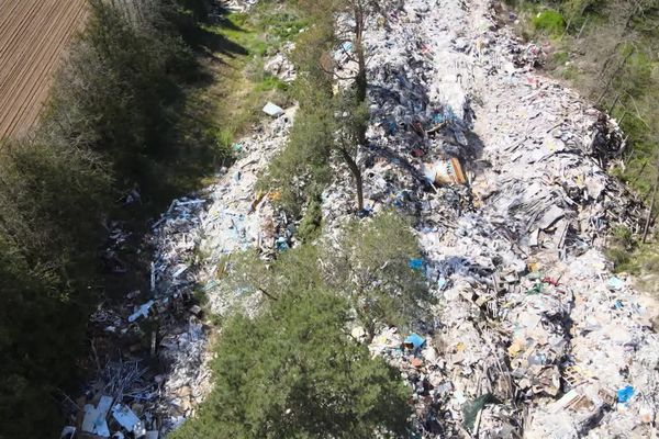 'On peut avoir de l'amiante dans les déchets' : décharges sauvages, quand habitants et élus doivent faire face au fléau environnemental france3-regions.francetvinfo.fr/hauts-de-franc…