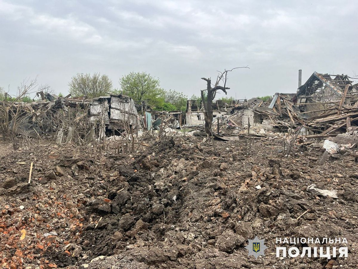 ⚡️ 2,121 instances of Russian shelling were recorded by the National Police in Donetsk region in the last 24 hours alone. The Russian troops used aviation and artillery to target 12 settlements in the region. Three civilians were injured.