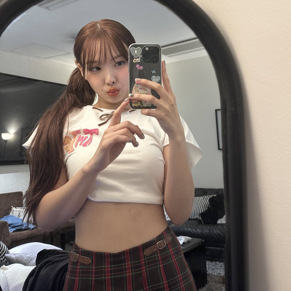 imnayeonarchive's tweet photo. https://t.co/PzwhFgZ1Io