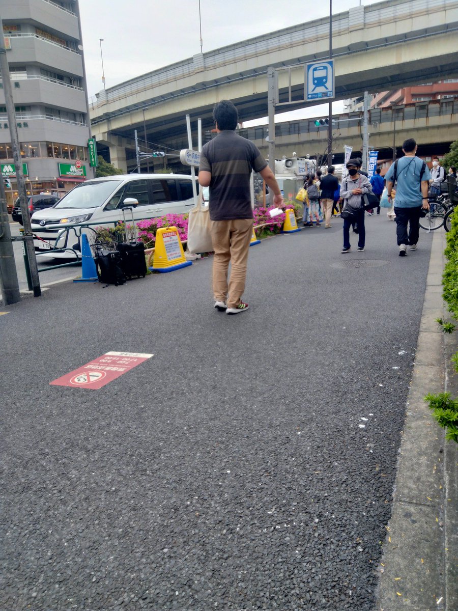 目を疑うかもしれませんが、現在１位と言われる候補者の街宣の様子です。