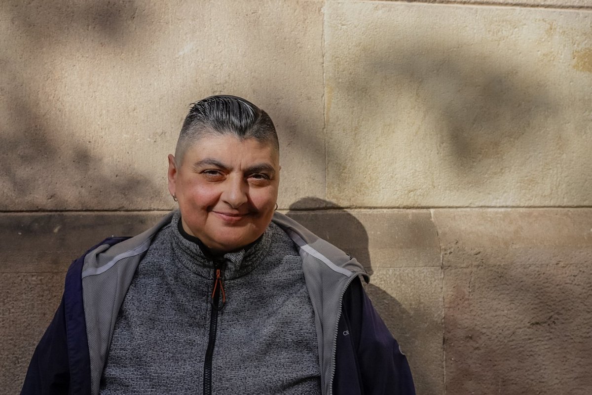 La_Directa's tweet photo. #LGBTIQ+ | “El moviment feminista ha estat un dels armaris més grans i còmodes per les lesbianes” https://t.co/QiimHFuyrD Amb motiu del Dia de la visibilitat lèsbica, @jotaemi conversa amb Bàrbara Ramajo, autora del llibre 'El fantasma lesbiano' (Bellaterra, 2023). 📸 @JauHerrero https://t.co/S9nlJFX46I
