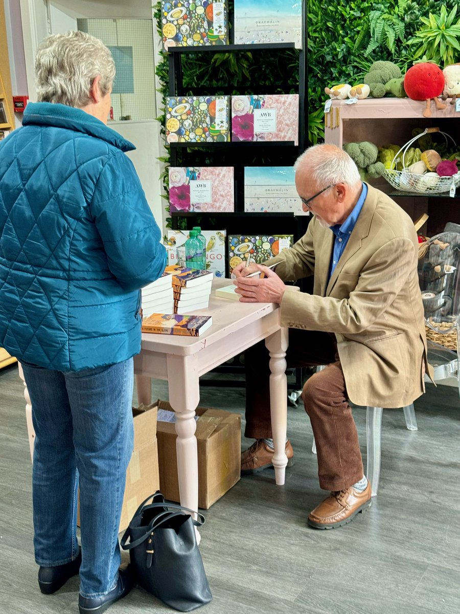 The highlight of our week was the book launch of the debut novel by David Charles. 
Based on the arrival of the hydro scheme to our area this book is centred on the village of Cannich and our own village of Beauly. 

oldschoolbeauly.com/products/a-fut…